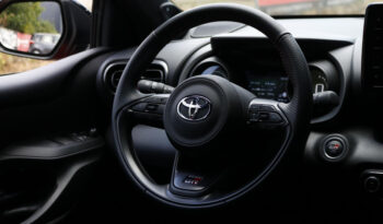 Toyota Yaris 1.5 Hybrid GR Sport full