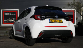 Toyota Yaris 1.5 Hybrid Dynamic Coral Pack full