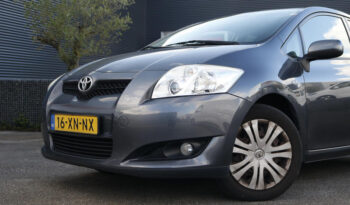 Toyota Auris 1.6-16V Sol full