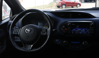 Toyota Yaris 1.5 Hybrid Bi-Tone full