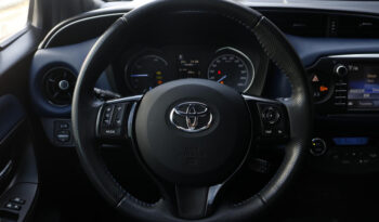 Toyota Yaris 1.5 Hybrid Bi-Tone full