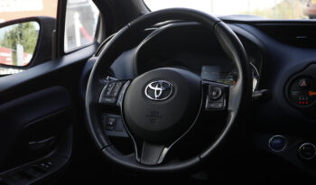 Toyota Yaris 1.5 Hybrid Bi-Tone full