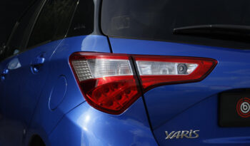 Toyota Yaris 1.5 Hybrid Bi-Tone full