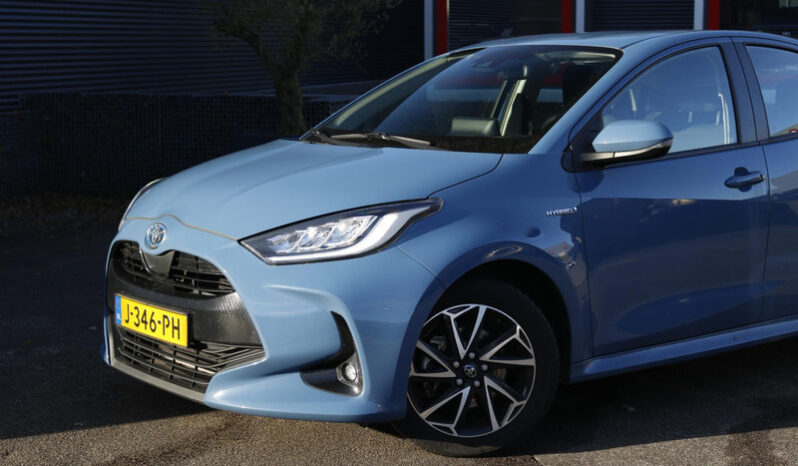 Toyota Yaris 1.5 Hybrid First Edition full