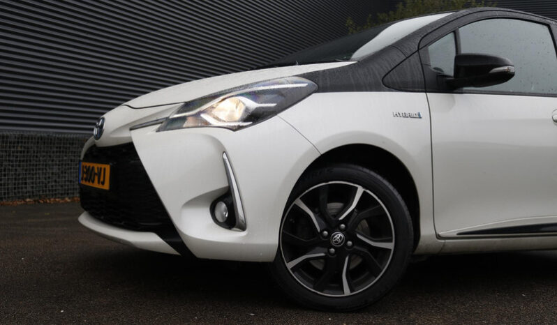 Toyota Yaris 1.5 Hybrid Bi-Tone full