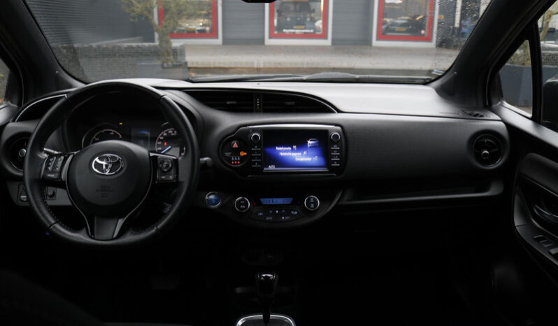 Toyota Yaris 1.5 Hybrid Bi-Tone full