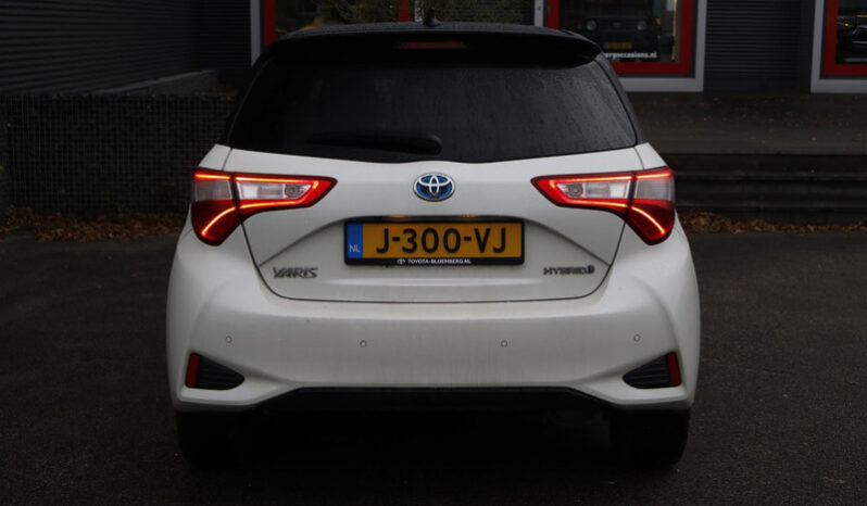 Toyota Yaris 1.5 Hybrid Bi-Tone full