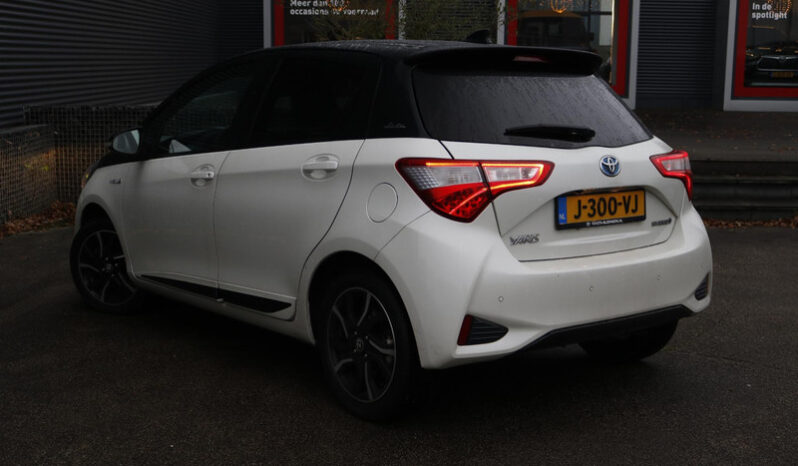 Toyota Yaris 1.5 Hybrid Bi-Tone full